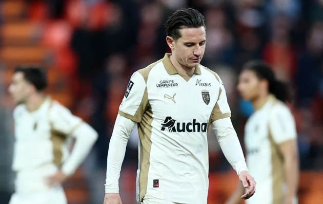 Lorient sẽ kh&ocirc;ng h&agrave;i l&ograve;ng v&igrave; PSG được đặc c&aacute;ch ho&atilde;n lịch thi đấu.