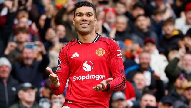 Casemiro đang ch&oacute;i s&aacute;ng nhưng anh cần ra đi.