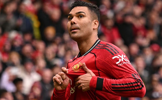 Lương cao v&agrave; tuổi t&aacute;c khiến Casemiro kh&ocirc;ng c&ograve;n ph&ugrave; hợp với Quỷ đỏ.