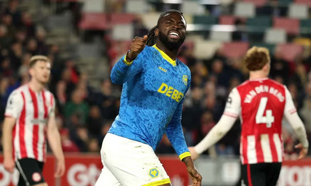 Ảnh bài viết Arokodare đánh đầu tung lưới Brentford, giải cứu Wolves ngoạn mục