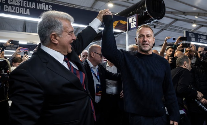 Ảnh bài viết Cúp bạc là khiên chắn thị phi giúp Laporta đắc cử Barca