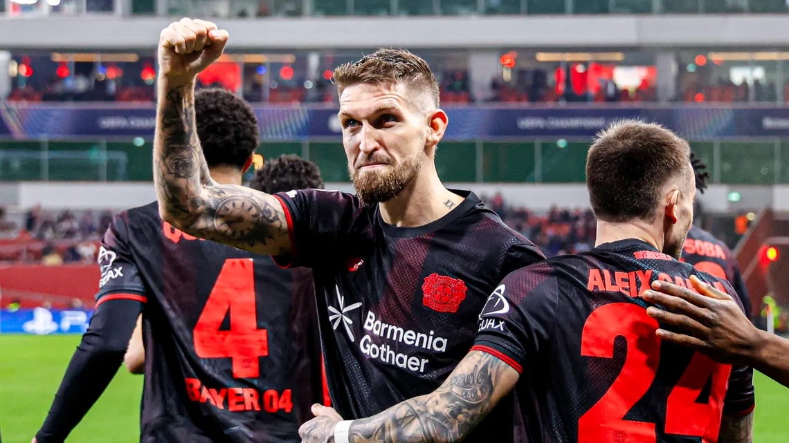 Bayer Leverkusen tự tin h&agrave;nh qu&acirc;n đến s&acirc;n Emirates.