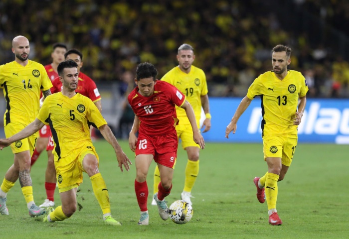 Malaysia bị xử thua 0-3 v&igrave; gian lận trong việc nhập tịch.