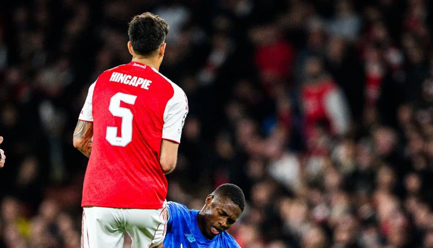 Piero Hincapie (8 điểm): C&oacute; pha di chuyển cắt ngang v&ograve;ng cấm rất hay để ngăn chặn c&uacute; s&uacute;t của Alex Grimaldo trong hiệp một. Tiếp tục c&oacute; những pha cản ph&aacute; then chốt ở c&aacute;c khu vực quan trọng, một m&agrave;n tr&igrave;nh diễn đỉnh cao kh&aacute;c v&agrave; nhiều khả năng gi&uacute;p anh cạnh tranh suất đ&aacute; ch&iacute;nh ở trận chung kết.