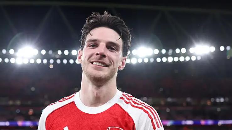 Declan Rice (8 điểm): Su&yacute;t ch&uacute;t nữa tạo ra một si&ecirc;u phẩm s&uacute;t phạt kh&aacute;c, buộc Blaswich phải nỗ lực cản ph&aacute; từ một g&oacute;c s&uacute;t kh&oacute;. Tuy nhi&ecirc;n, ch&iacute;nh trong hiệp hai, anh mới thực sự tạo ra sức ảnh hưởng, kết th&uacute;c ho&agrave;n hảo một pha dứt điểm sau khi khống chế gọn g&agrave;ng pha ph&aacute; b&oacute;ng tr&ecirc;n kh&ocirc;ng, qua đ&oacute; gi&uacute;p Ph&aacute;o thủ nắm quyền kiểm so&aacute;t thế trận.