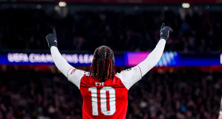 Eberechi Eze (9 điểm): Đ&aacute;ng ngả mũ th&aacute;n phục! Một c&uacute; s&uacute;t tuyệt hảo từ bản hợp đồng m&ugrave;a h&egrave; khi anh n&atilde; c&uacute; v&ocirc; l&ecirc; tuyệt đẹp từ r&igrave;a v&ograve;ng cấm. B&agrave;n thắng n&agrave;y chắc chắn đ&atilde; n&acirc;ng cao sự tự tin của anh, dẫn đến h&agrave;ng loạt pha xử l&yacute; kỹ thuật v&agrave; ph&ocirc; diễn sau đ&oacute;. Tuy nhi&ecirc;n, anh đ&atilde; phải rời s&acirc;n sau khi dường như gặp phải một chấn thương nhẹ.