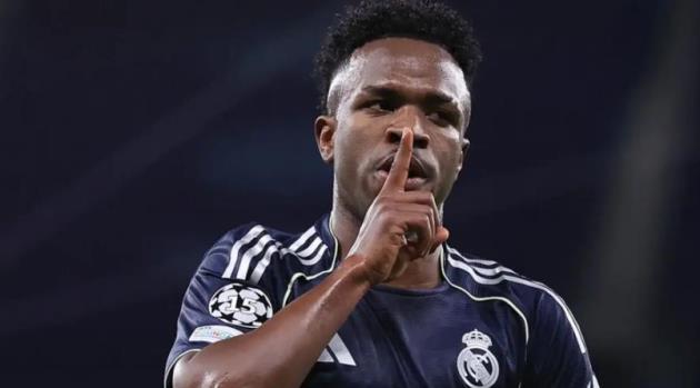 Vinicius giải tỏa &aacute;p lực với c&uacute; s&uacute;t 11m th&agrave;nh c&ocirc;ng.