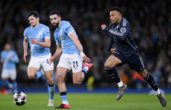 Ait Nouri (5.8): Thi đấu ở mức tr&ograve;n vai, phối hợp kh&aacute; ăn &yacute; với Doku b&ecirc;n h&agrave;nh lang c&aacute;nh tr&aacute;i v&agrave; hỗ trợ ph&ograve;ng ngự ổn định, d&ugrave; đ&oacute;ng g&oacute;p tấn c&ocirc;ng chưa thực sự nổi bật.