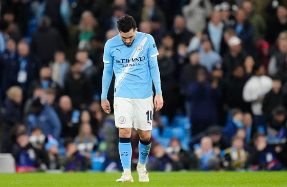 Cherki (6.3): G&oacute;p mặt t&iacute;ch cực trong c&aacute;c đợt l&ecirc;n b&oacute;ng khiến h&agrave;ng thủ Real Madrid thường xuy&ecirc;n gặp kh&oacute; khăn, d&ugrave; một số pha xử l&yacute; cuối c&ugrave;ng vẫn thiếu đi sự sắc b&eacute;n cần thiết.