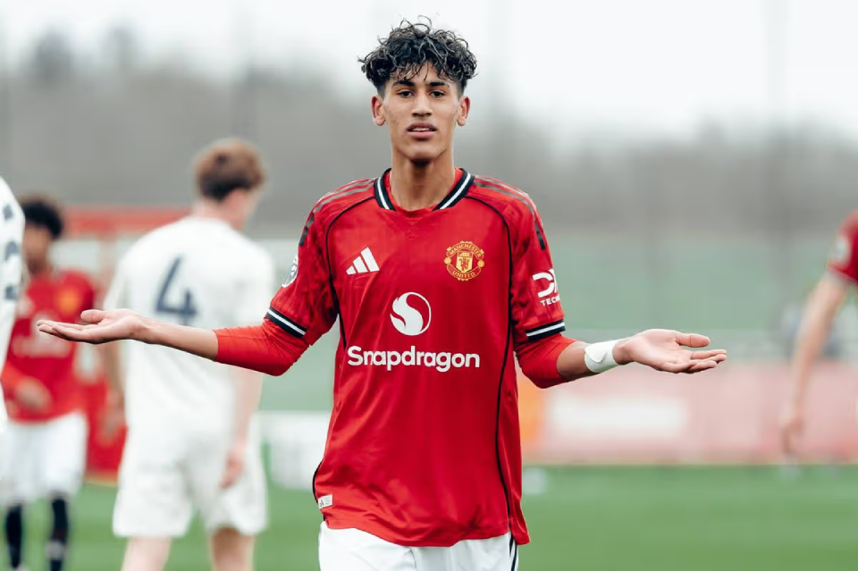 M&ocirc;i trường an to&agrave;n gi&uacute;p cầu thủ trẻ ph&aacute;t triển.