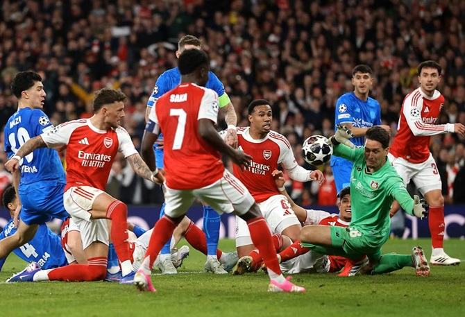 Blaswich đ&atilde; c&oacute; m&agrave;n tr&igrave;nh diễn xuất sắc trước Arsenal.