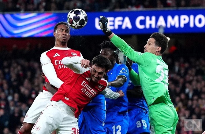 Blaswich c&oacute; tổng cộng 10 pha cứu thua trước Ph&aacute;o thủ.