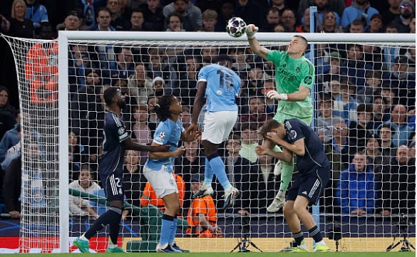 Ảnh bài viết Thay Courtois rực sáng trước Man City, Lunin được UEFA vinh danh