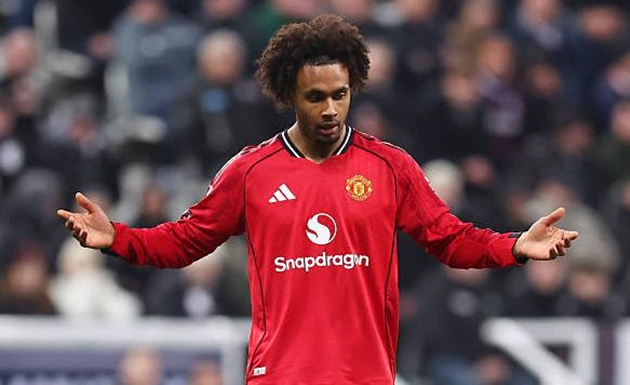Joshua Zirkzee c&oacute; thể rời Manchester United với gi&aacute; rẻ.