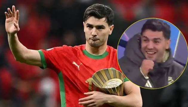 Diaz ăn mừng chức v&ocirc; địch ch&acirc;u Phi giữa trận đấu với Man City.