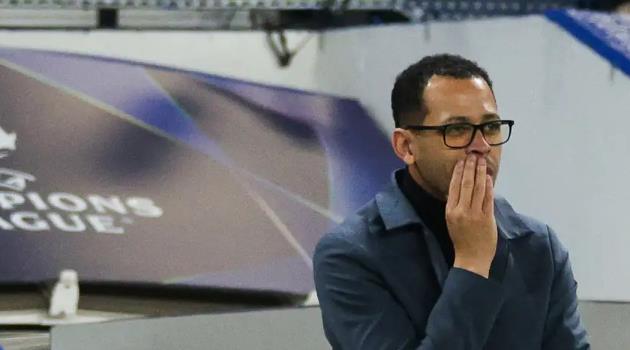 Ảnh bài viết Liam Rosenior bảo vệ quyết định "giương cờ trắng" sớm trước PSG