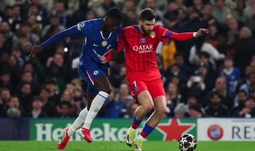 Khvicha Kvaratskhelia h&oacute;a hung thần của đội b&oacute;ng th&agrave;nh London.