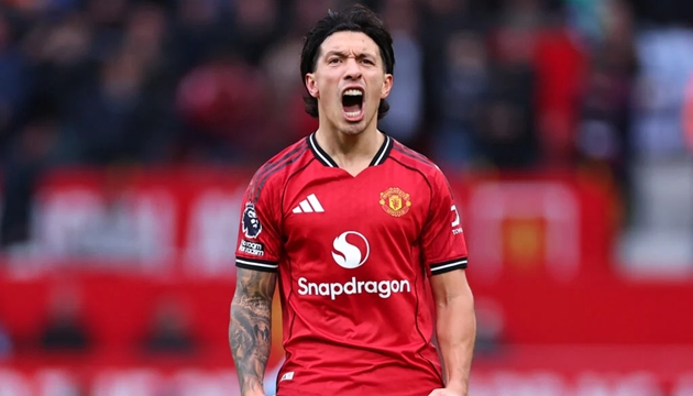 Leny Yoro nể phục Lisandro Martinez.