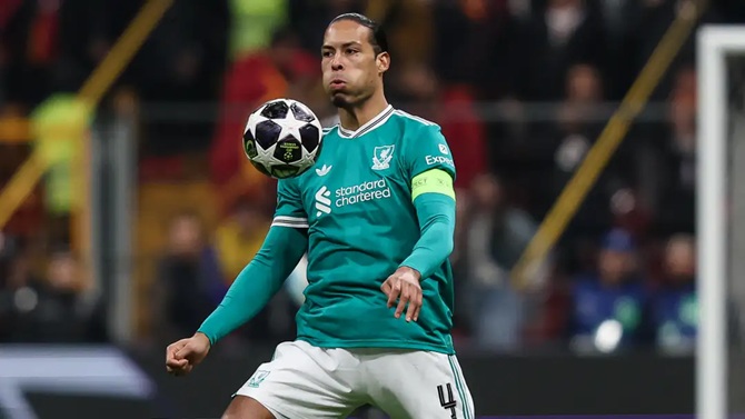 Van Dijk sẽ cần cẩn thận với &aacute;n phạt.