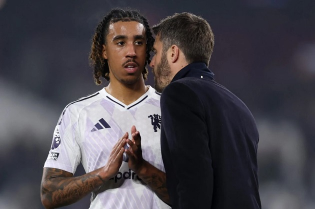 Yoro dần tiến bộ dưới sự dẫn dắt của Carrick.