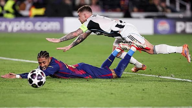 Những sai lầm c&aacute; nh&acirc;n khiến Newcastle United sụp đổ.