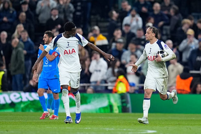 Ảnh bài viết 5 điểm nhấn Tottenham 3-2 Atletico: Simons rực sáng; Dấu hỏi hàng thủ