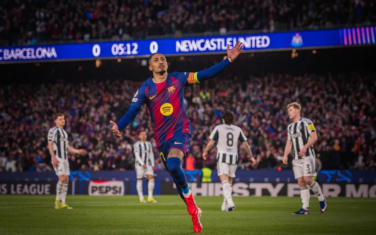 Raphinha thăng hoa nhấn ch&igrave;m Newcastle.