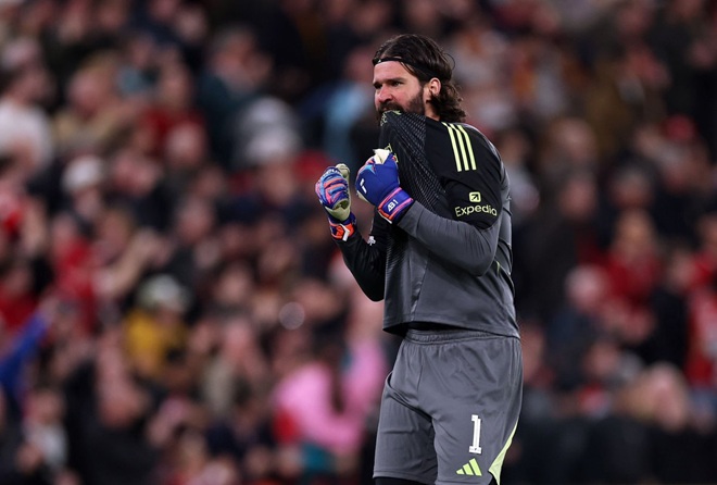 Alisson Becker (7,5):&nbsp;Rất nh&agrave;n hạ trong hiệp một v&agrave; chỉ đơn giản l&agrave; đứng nh&igrave;n c&aacute;c đồng đội 