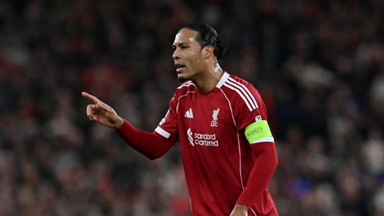 Virgil van Dijk (7,4):&nbsp;L&agrave; một mối đe dọa thường trực trong c&aacute;c t&igrave;nh huống kh&ocirc;ng chiến ở những pha b&oacute;ng cố định.