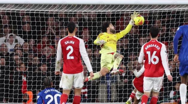 Huyền thoại Henry d&agrave;nh lời khen ngợi cho Raya.