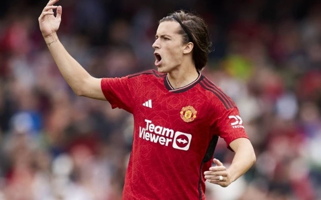 Ảnh bài viết Từ sai lầm Carreras nhìn về cơn khát hậu vệ biên của MU