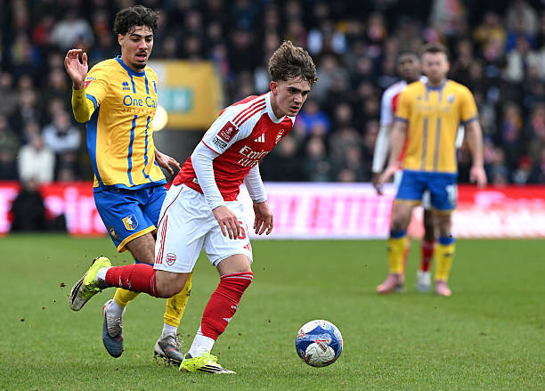 Ảnh bài viết De Boer tiết lộ Ajax từng vồ hụt Max Dowman của Arsenal