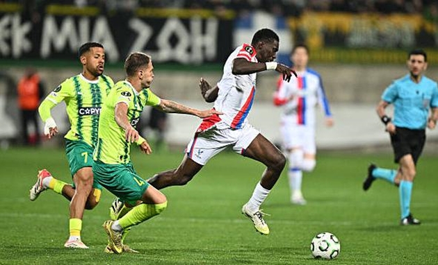Ismaila Sarr gi&uacute;p Crystal Palace gi&agrave;nh chiến thắng.