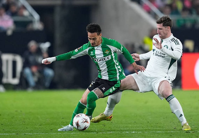 Ng&ocirc;i sao xứ Samba li&ecirc;n tục khuấy đảo h&agrave;nh lang c&aacute;nh.