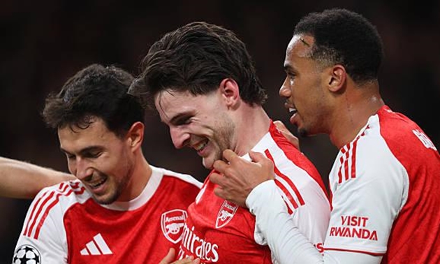 Arsenal sẽ phải cảnh gi&aacute;c tại Champions League.