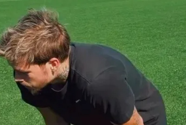 Diện mạo kh&aacute;c lạ của Mudryk.