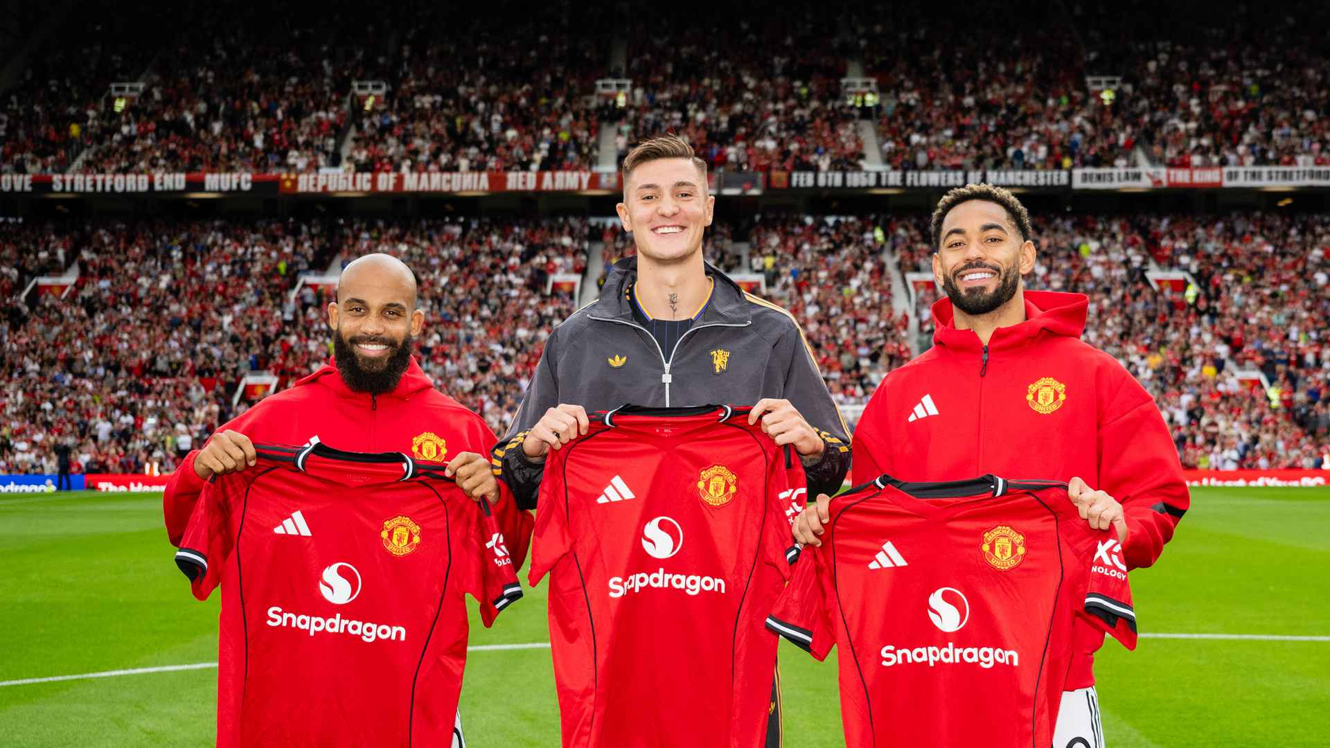 Chuyển nhượng MU, th&agrave;nh c&ocirc;ng v&agrave; thất vọng song h&agrave;nh.