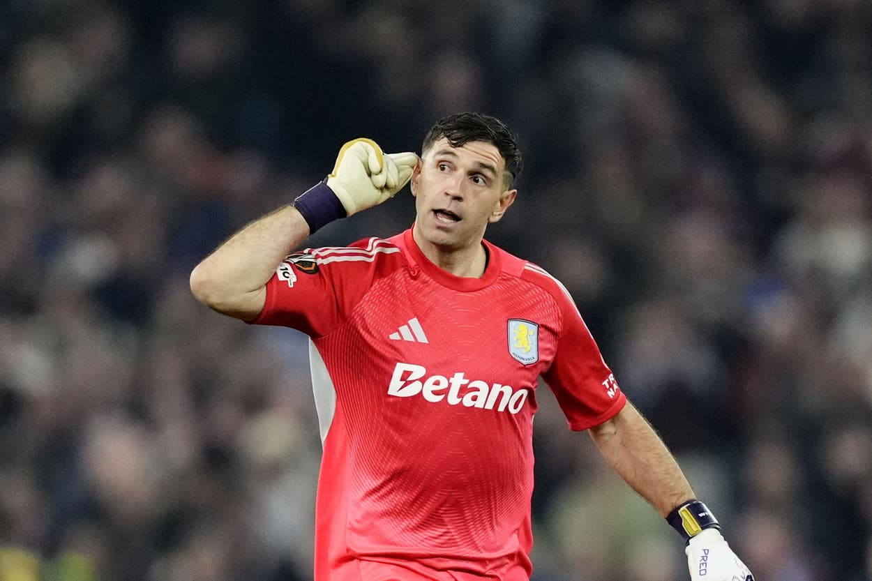 Ảnh bài viết Vào tứ kết Europa League, McGinn gọi Martinez là gã điên