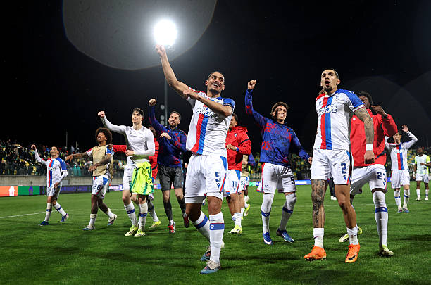 Ảnh bài viết Phía sau tấm vé châu Âu là sự bế tắc của Nottingham và Palace