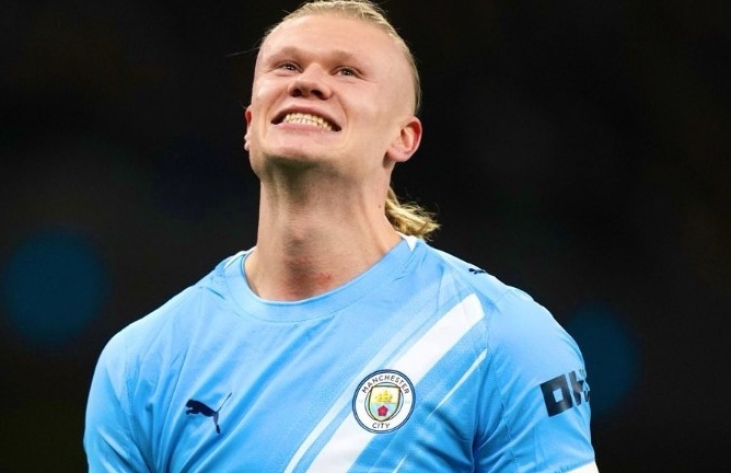 Haaland c&acirc;n nhắc tương lai ở Man City.