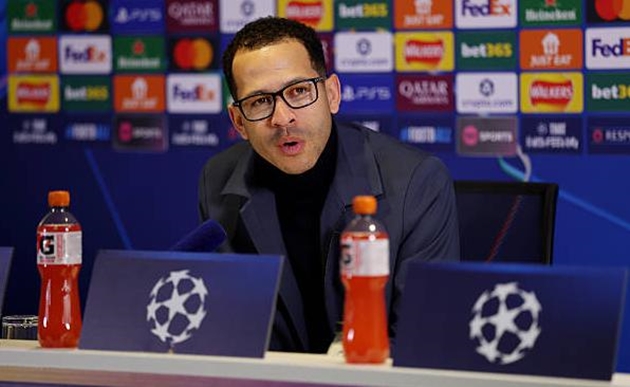 Liam Rosenior quyết t&acirc;m gi&uacute;p Chelsea dự Champions League m&ugrave;a tới.