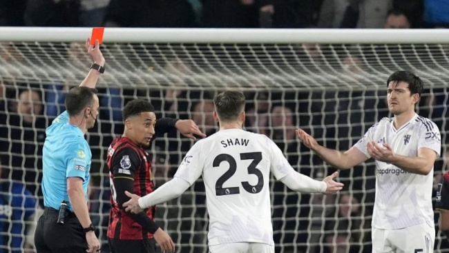 Ảnh bài viết Maguire nhận thẻ đỏ, Man Utd chia điểm với Bournemouth trong trận cầu 4 bàn