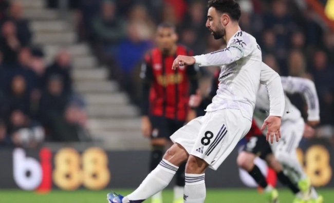 Ảnh bài viết Bruno Fernandes san bằng kỷ lục Cantona, vượt qua Hazard