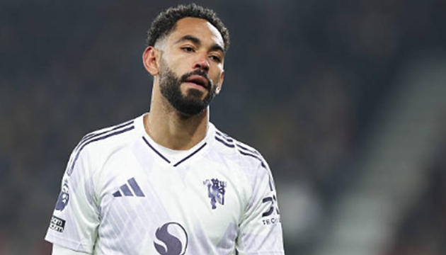 Tiền vệ c&aacute;nh tr&aacute;i: Matheus Cunha (6.6 điểm) Cunha li&ecirc;n tục khuấy đảo h&agrave;nh lang c&aacute;nh tr&aacute;i bằng kỹ thuật v&agrave; sự lanh lẹ của m&igrave;nh. Anh ch&iacute;nh l&agrave; người mang về quả phạt đền cho Fernandes ở ph&uacute;t 60 sau pha tho&aacute;t đi dũng m&atilde;nh buộc hậu vệ đối phương phải phạm lỗi. Tiền đạo n&agrave;y bị r&uacute;t ra nghỉ ở ph&uacute;t 82 nhằm nhường chỗ cho c&aacute;c phương &aacute;n ph&ograve;ng ngự sau khi Maguire bị đuổi.