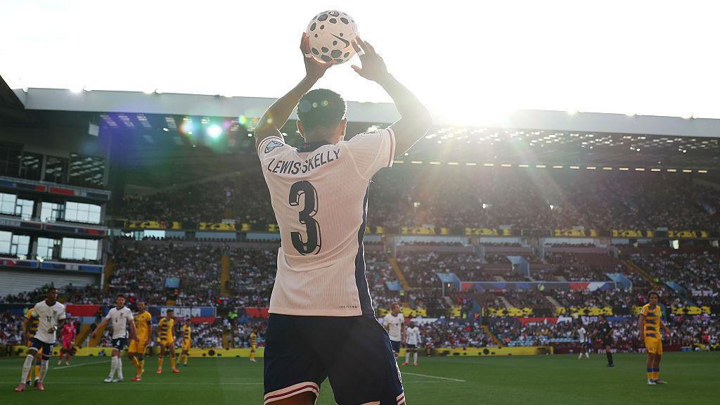 Ảnh bài viết Ném biên dài tại Ngoại Hạng Anh là vũ khí hay sự lãng phí?