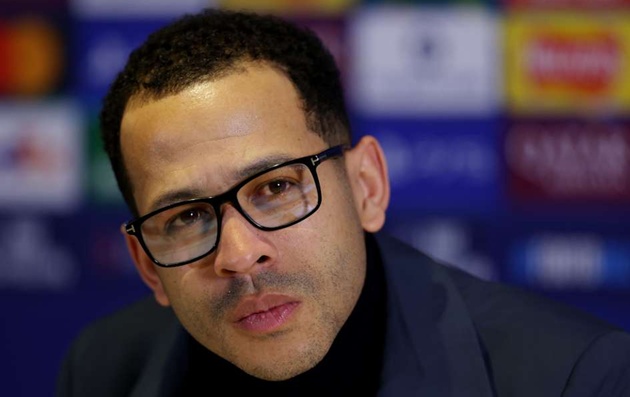 Liam Roseniro đau đầu về c&aacute;ch &aacute;p dụng triết l&yacute; cho Chelsea.