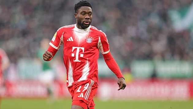 Alphonso Davies nằm trong tầm ngắm của Manchester United.