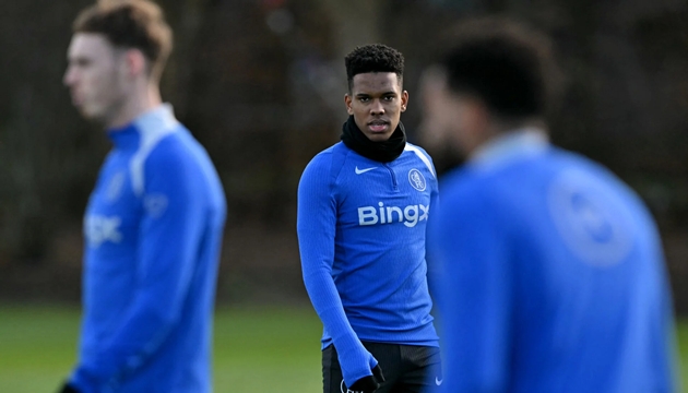 Estevao Willian phơi b&agrave;y những lỗ hổng hệ thống ph&ograve;ng ngự Thư Blues.