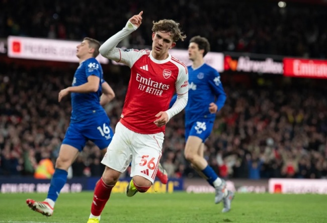 Max Dowman rực ch&aacute;y ở Arsenal.