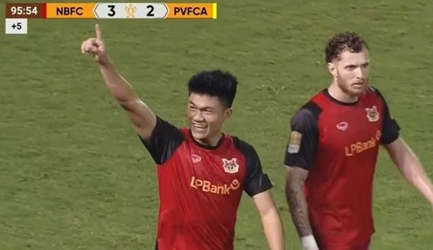 B&agrave;n thắng của Gia Hưng gi&uacute;p Ninh B&igrave;nh đi tiếp.